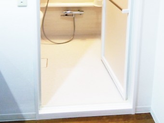 頭の真上からシャワーをたっぷり浴びて気分爽快♪　目黒区M様邸